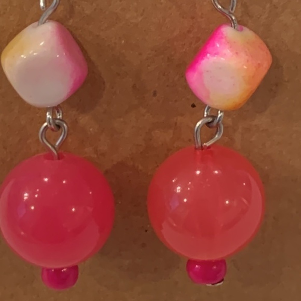 💐5/25 hot pink glass bell bead cube dangle drop fun earrings - Picture 2 of 7